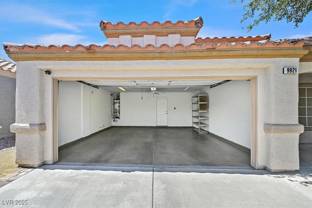9921 Rose Charmont, Las Vegas, NV 89183