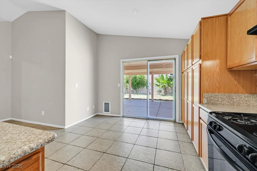 9921 Rose Charmont, Las Vegas, NV 89183