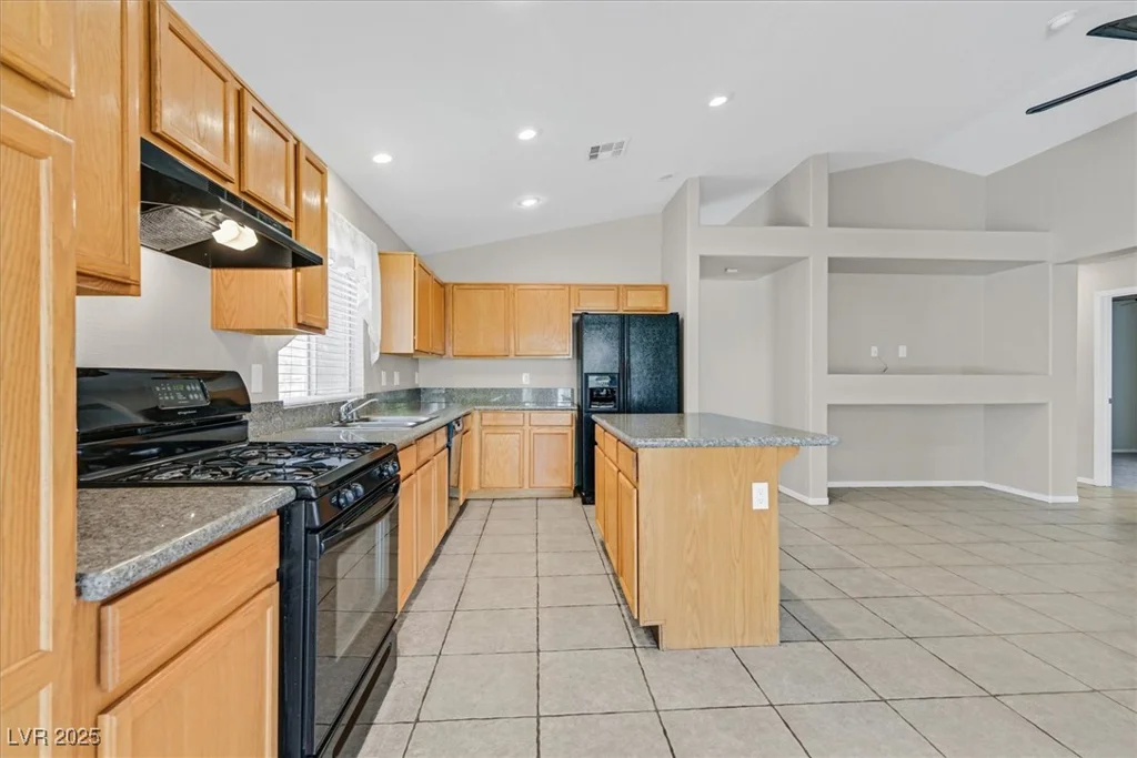 9921 Rose Charmont, Las Vegas, NV 89183