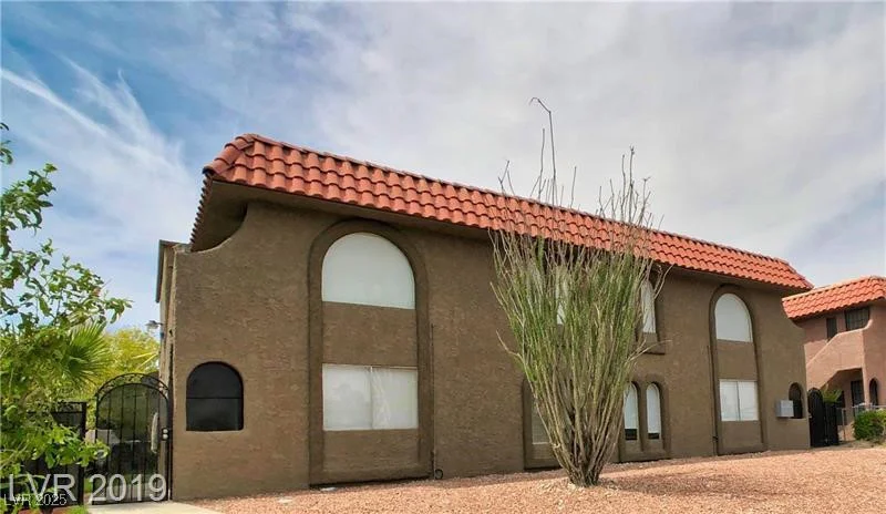 6213 Smoke Ranch, Las Vegas, NV 89108