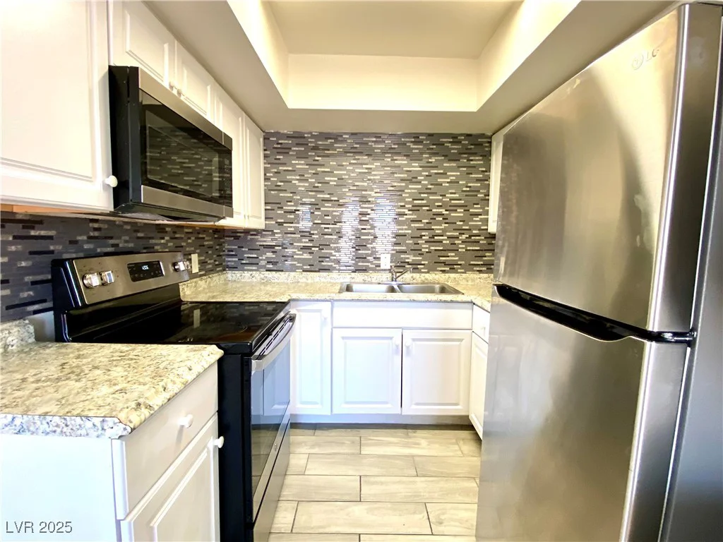 6213 Smoke Ranch, Las Vegas, NV 89108