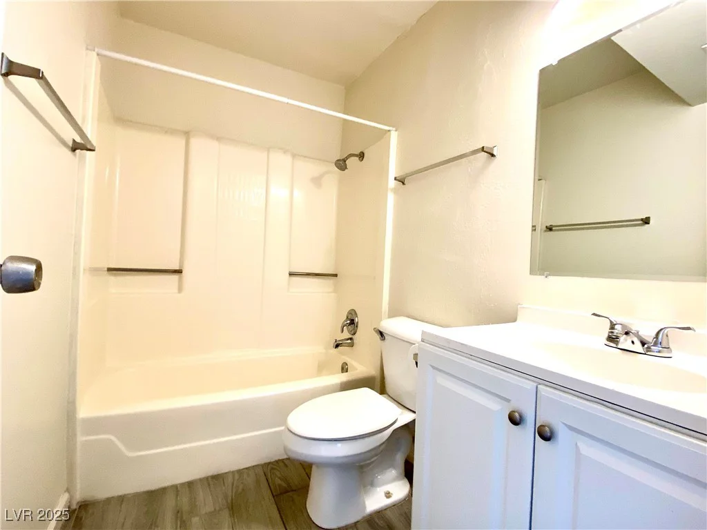 6213 Smoke Ranch, Las Vegas, NV 89108