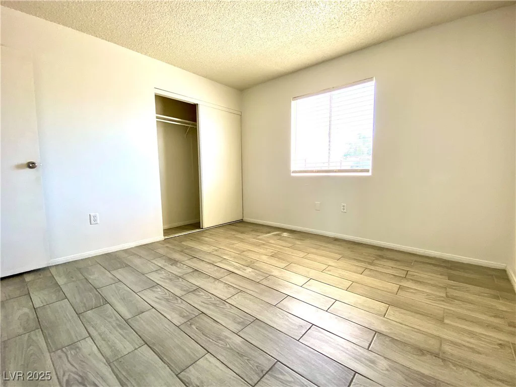 6213 Smoke Ranch, Las Vegas, NV 89108