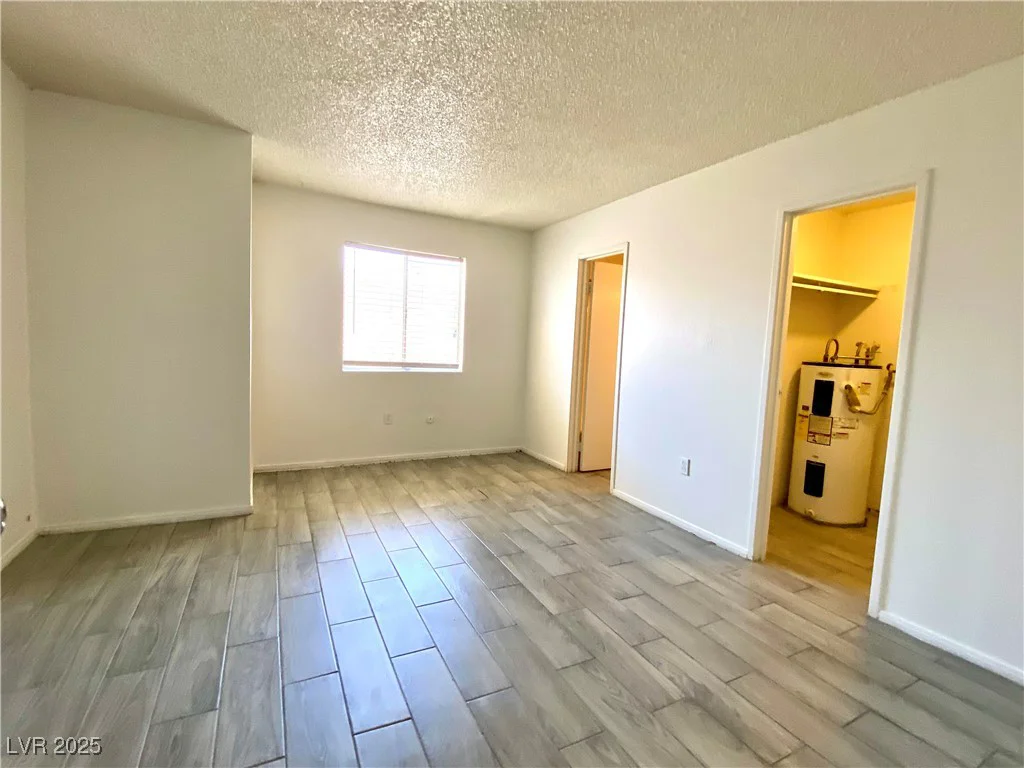 6213 Smoke Ranch, Las Vegas, NV 89108