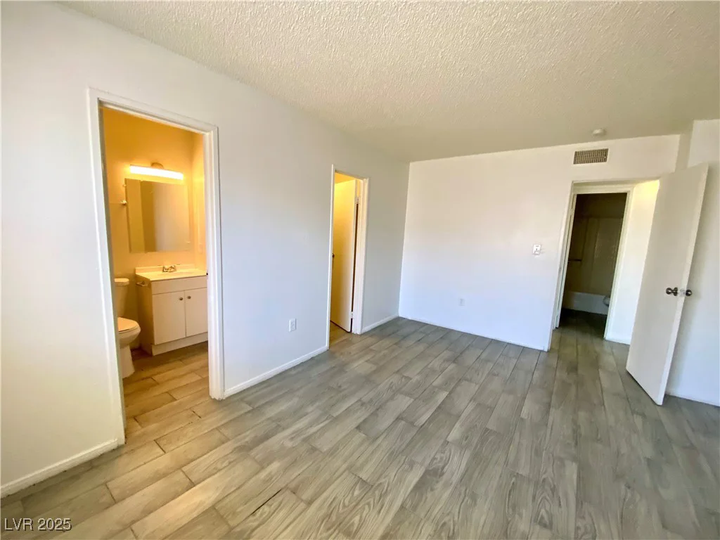 6213 Smoke Ranch, Las Vegas, NV 89108