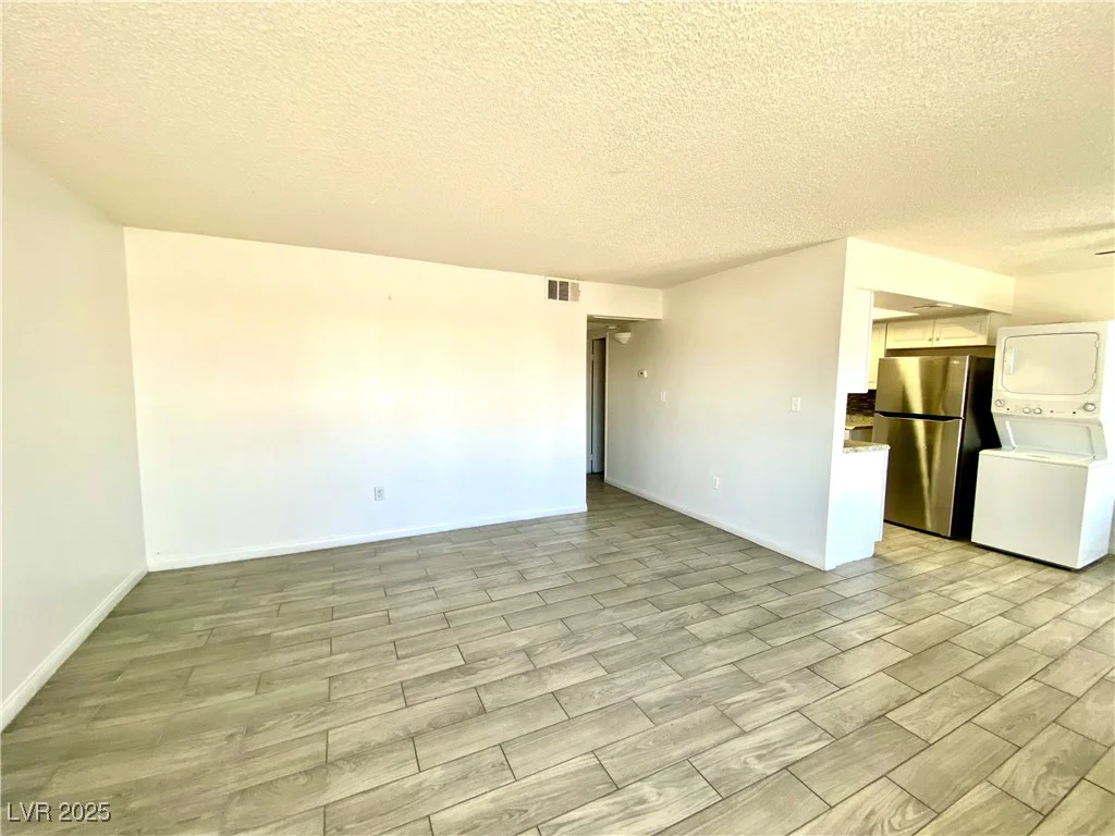 6213 Smoke Ranch, Las Vegas, NV 89108