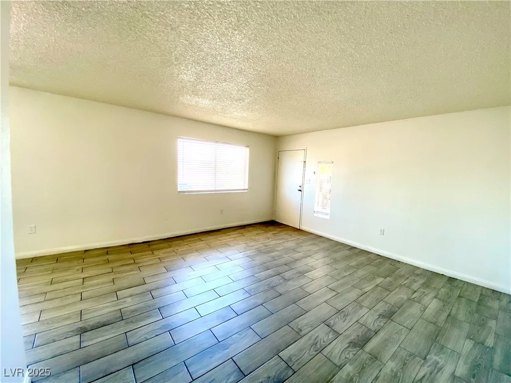 6213 Smoke Ranch, Las Vegas, NV 89108