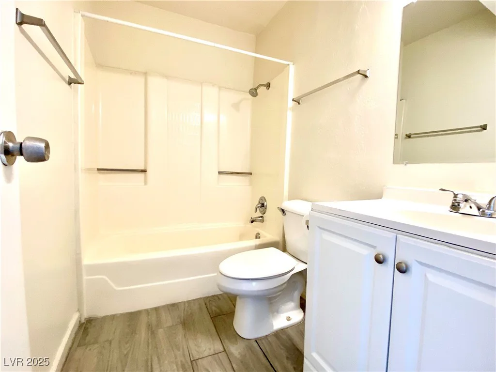 6213 Smoke Ranch, Las Vegas, NV 89108