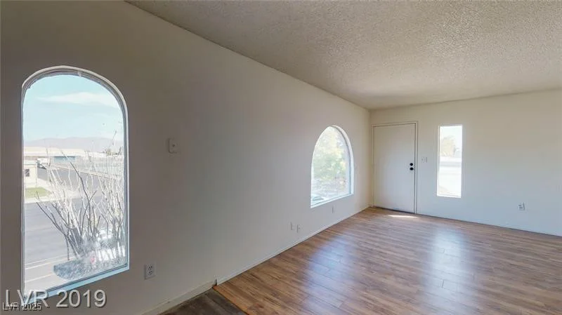 6213 Smoke Ranch, Las Vegas, NV 89108