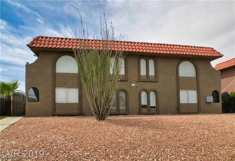 6213 Smoke Ranch, Las Vegas, NV 89108