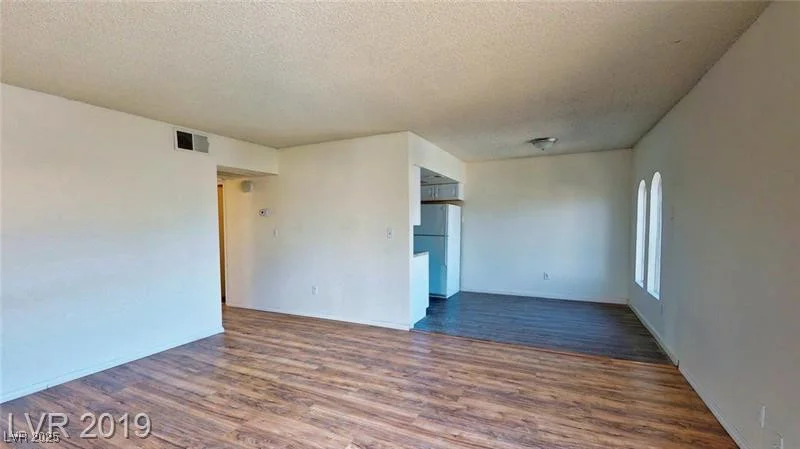 6213 Smoke Ranch, Las Vegas, NV 89108