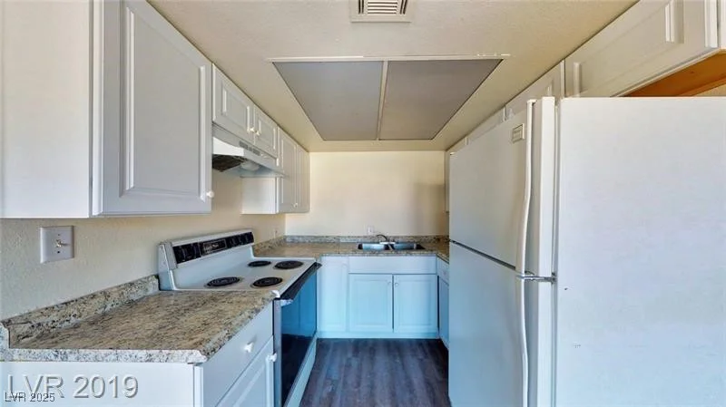6213 Smoke Ranch, Las Vegas, NV 89108