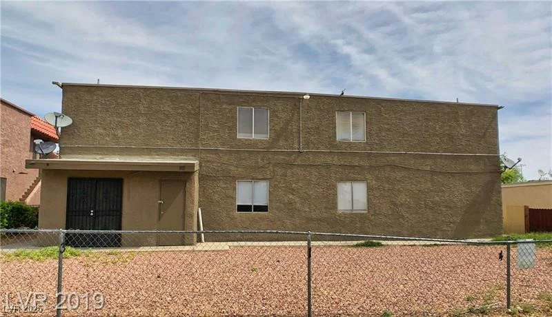 6213 Smoke Ranch, Las Vegas, NV 89108