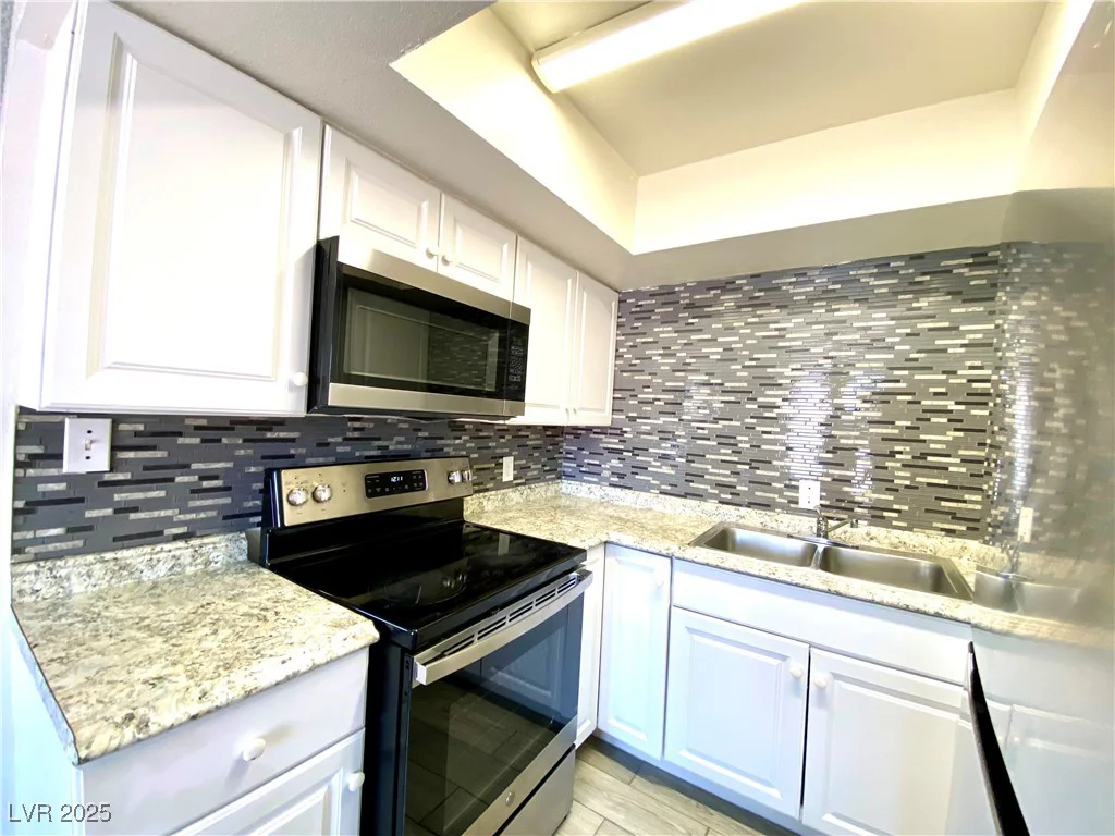 6213 Smoke Ranch, Las Vegas, NV 89108