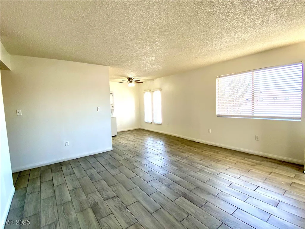 6213 Smoke Ranch, Las Vegas, NV 89108