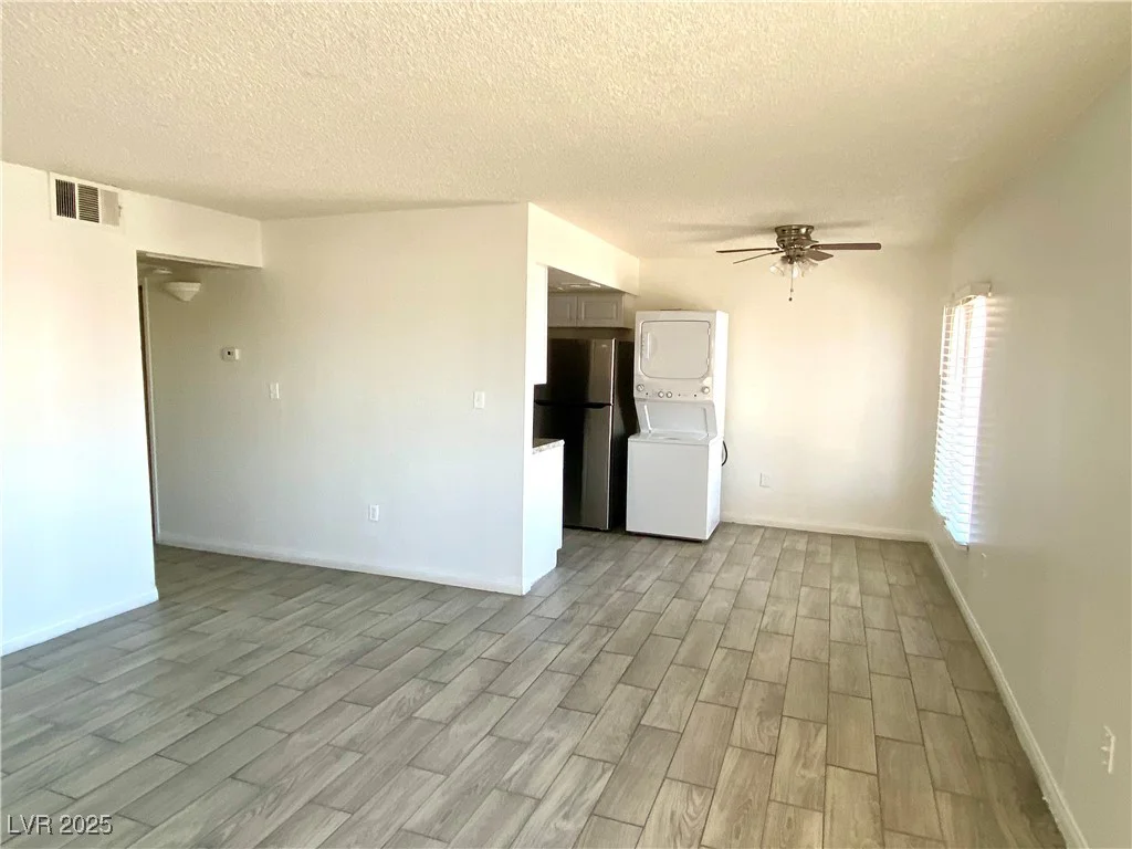 6213 Smoke Ranch, Las Vegas, NV 89108