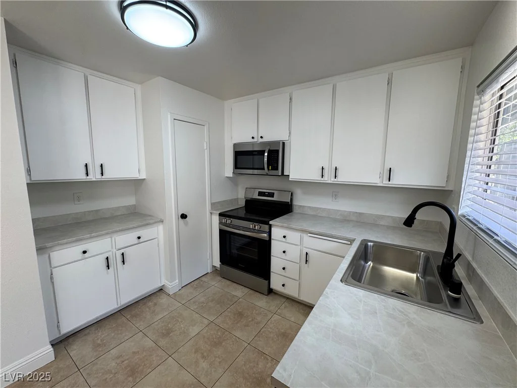 2318 El Molino, Las Vegas, NV 89108