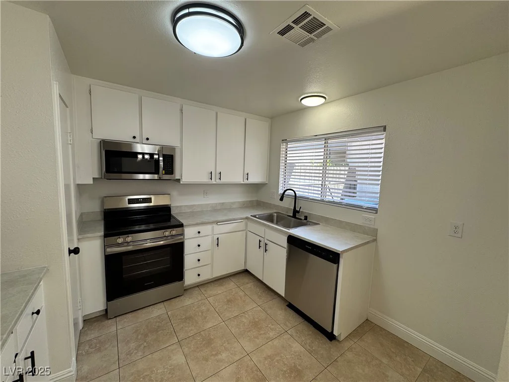 2318 El Molino, Las Vegas, NV 89108