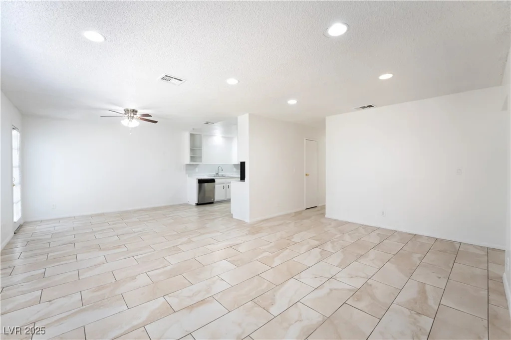 2409 Whirlaway, Las Vegas, NV 89108