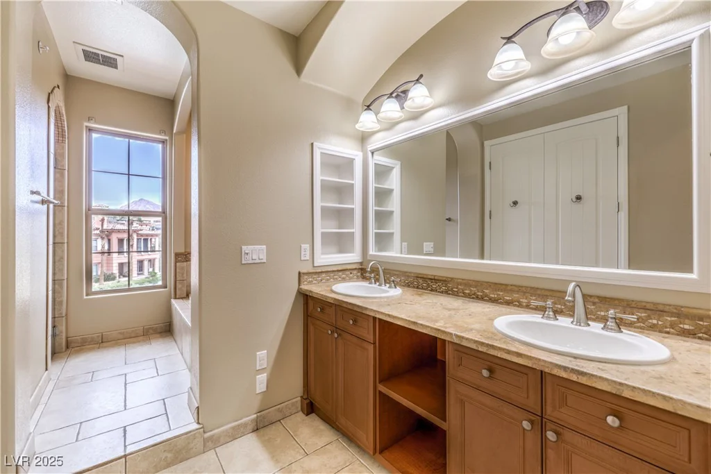 10 Via Vasari, Henderson, NV 89011