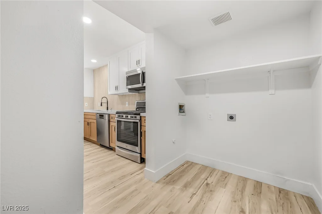 7985 Simone, Las Vegas, NV 89147