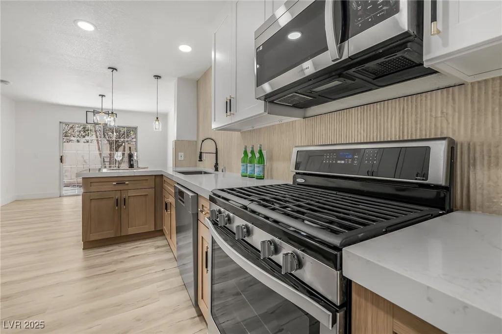7985 Simone, Las Vegas, NV 89147