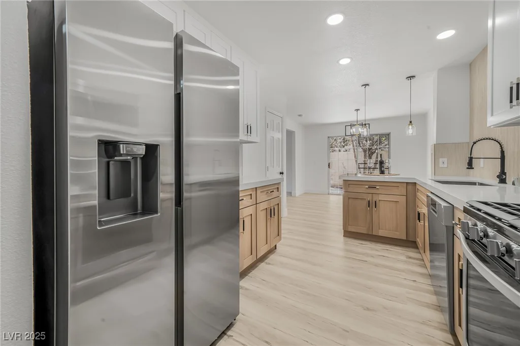 7985 Simone, Las Vegas, NV 89147