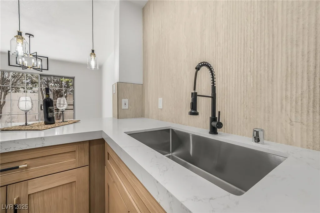 7985 Simone, Las Vegas, NV 89147