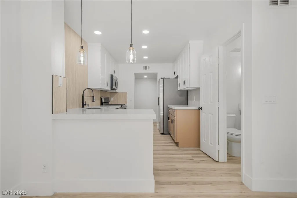 7985 Simone, Las Vegas, NV 89147