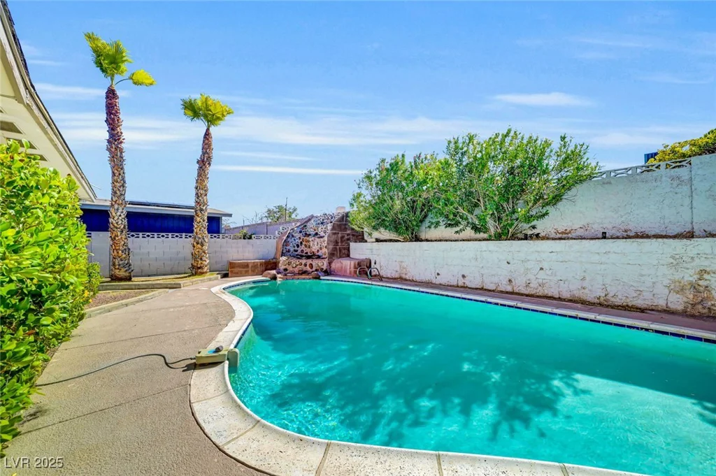 204 Thunder, Las Vegas, NV 89145