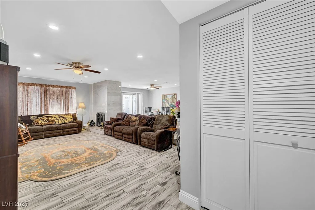 204 Thunder, Las Vegas, NV 89145