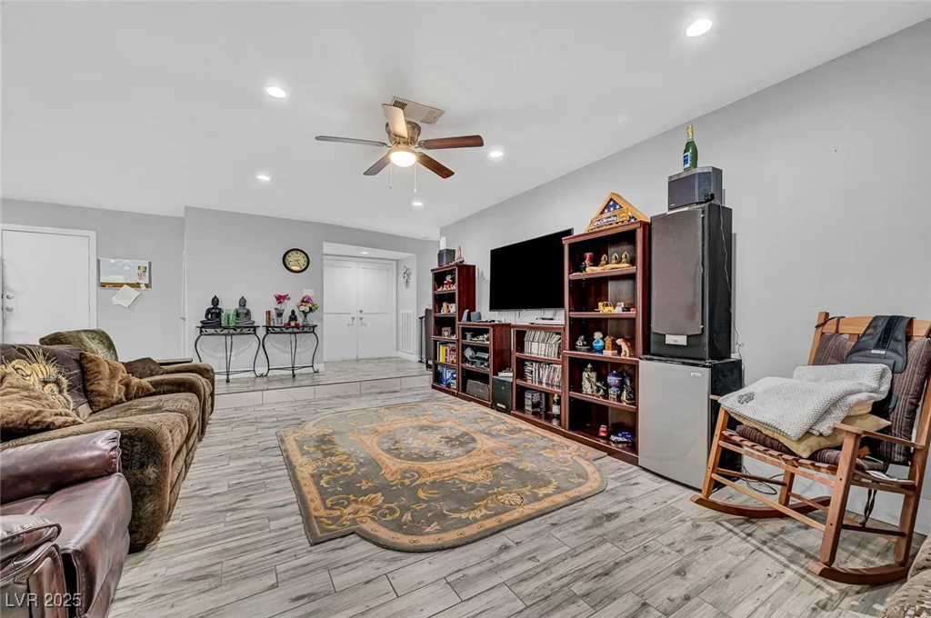 204 Thunder, Las Vegas, NV 89145