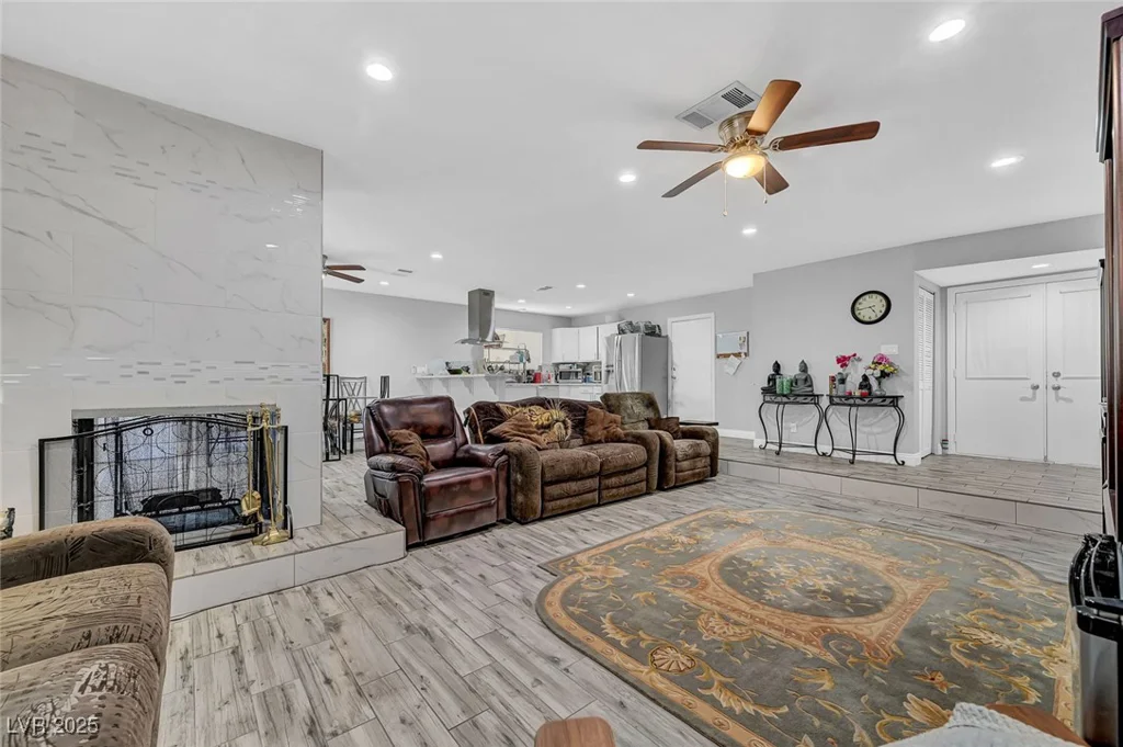 204 Thunder, Las Vegas, NV 89145