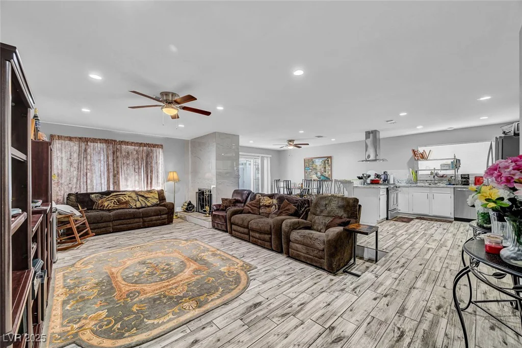 204 Thunder, Las Vegas, NV 89145