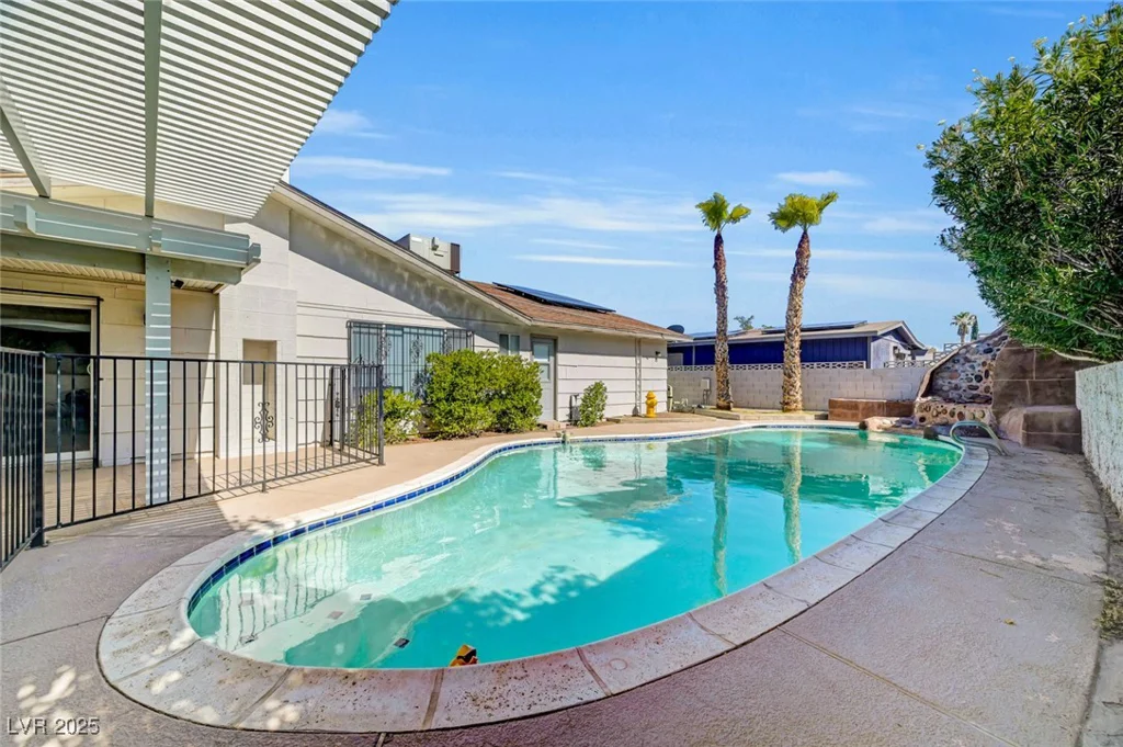 204 Thunder, Las Vegas, NV 89145