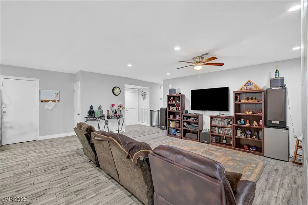 204 Thunder, Las Vegas, NV 89145