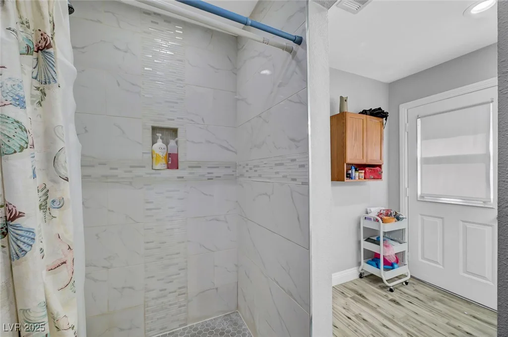 204 Thunder, Las Vegas, NV 89145