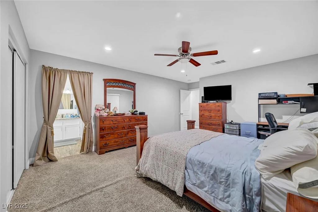 204 Thunder, Las Vegas, NV 89145