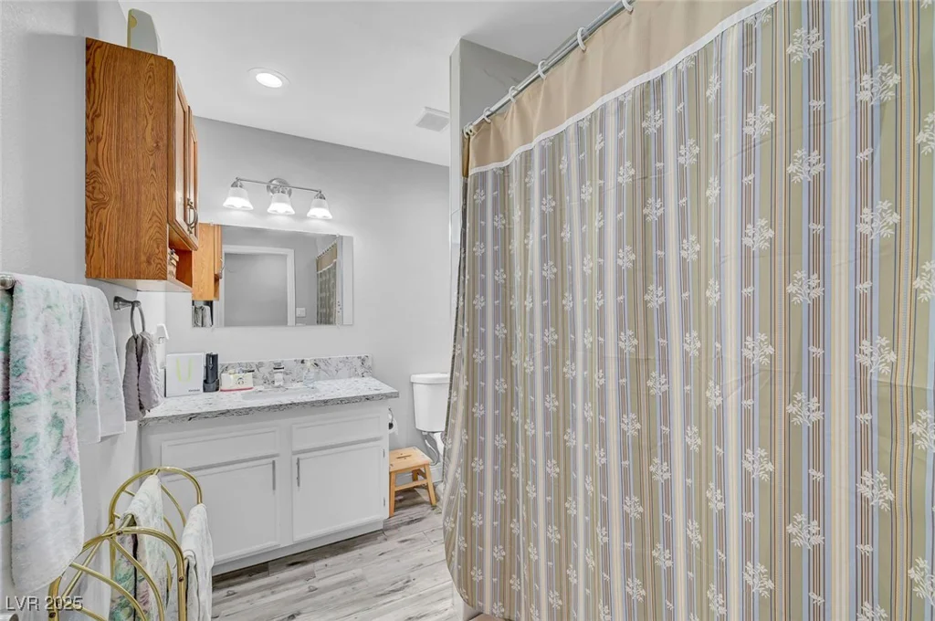 204 Thunder, Las Vegas, NV 89145