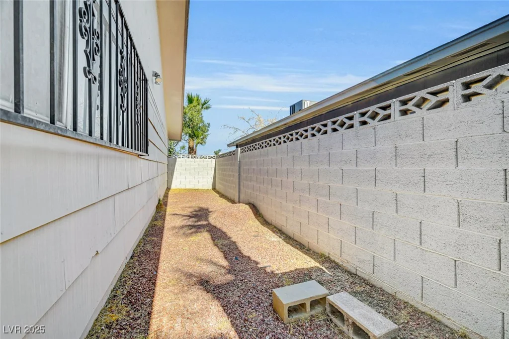 204 Thunder, Las Vegas, NV 89145
