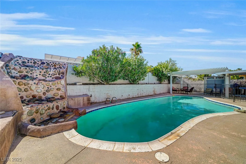 204 Thunder, Las Vegas, NV 89145