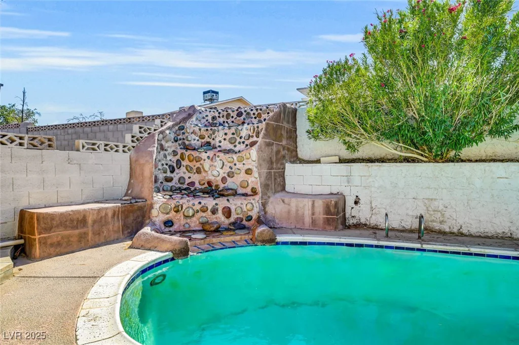 204 Thunder, Las Vegas, NV 89145