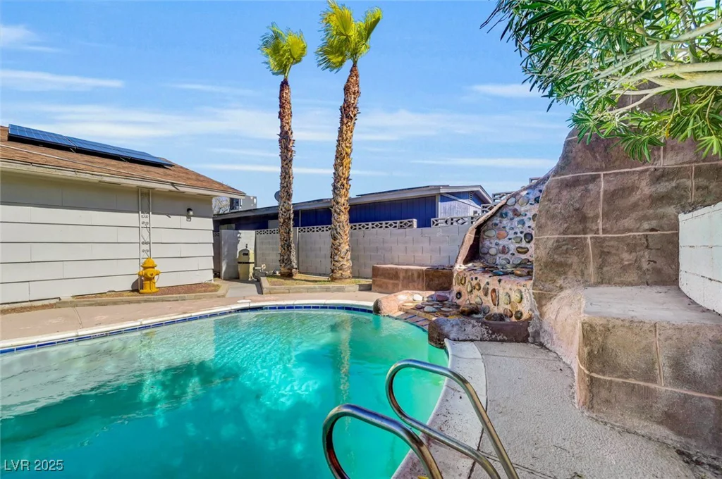 204 Thunder, Las Vegas, NV 89145