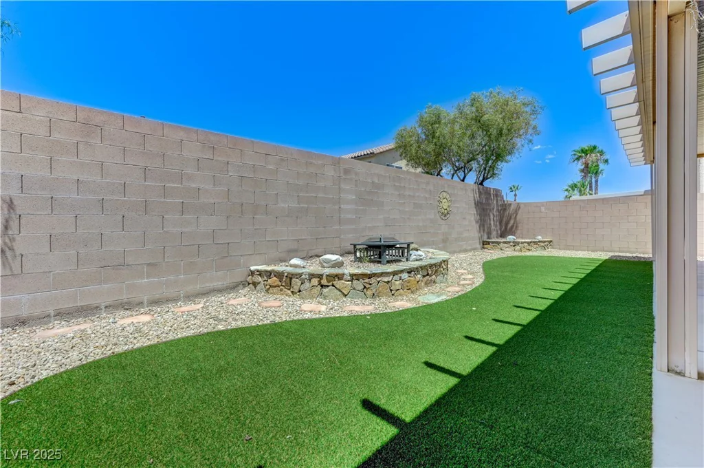 9218 Avon Park, Las Vegas, NV 89149