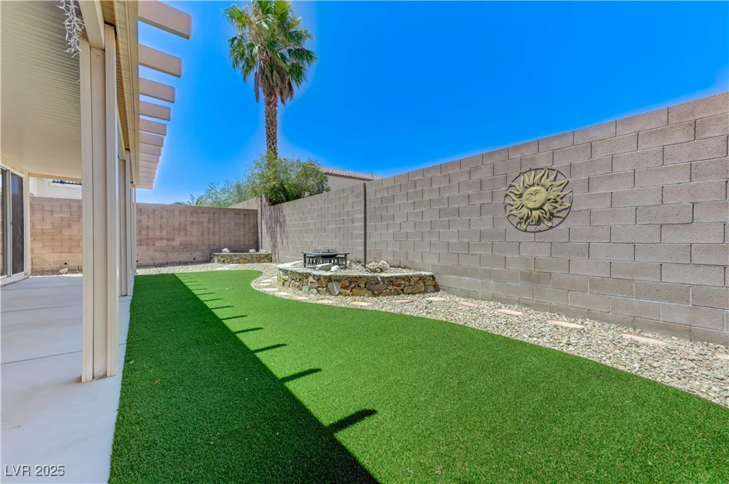 9218 Avon Park, Las Vegas, NV 89149