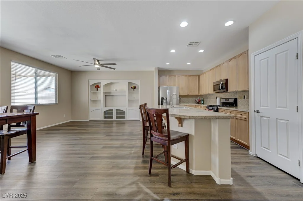 9218 Avon Park, Las Vegas, NV 89149