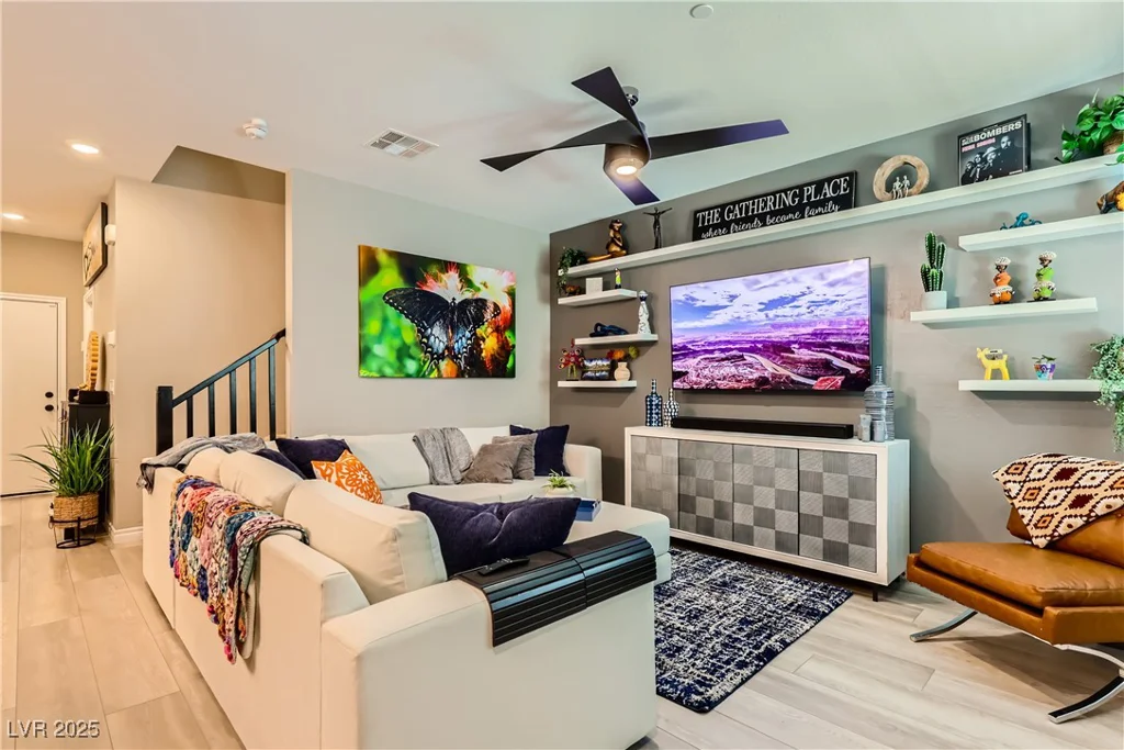 25 Barbara, Las Vegas, NV 89183