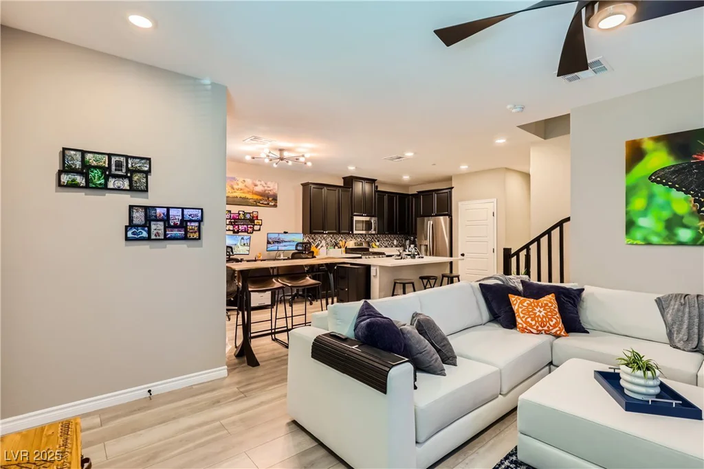 25 Barbara, Las Vegas, NV 89183