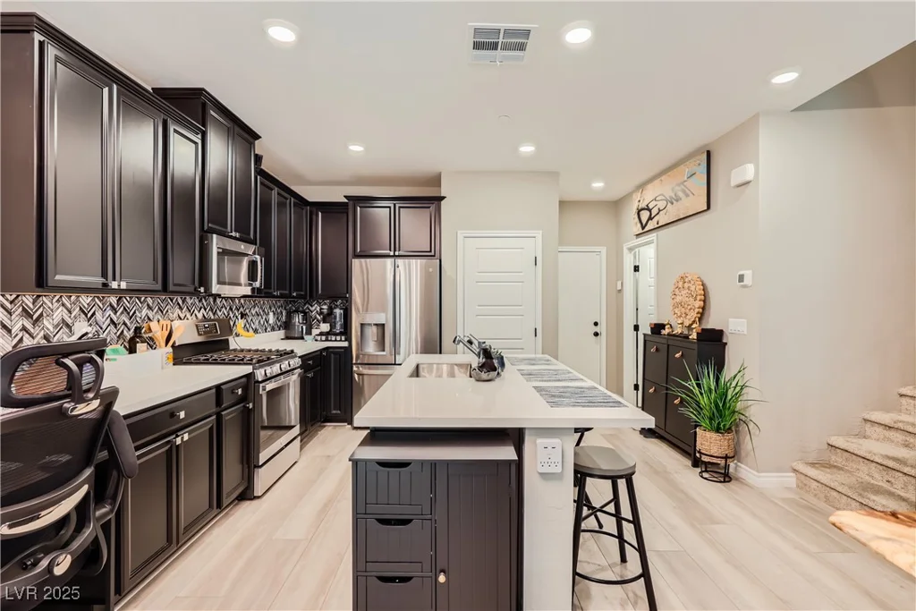 25 Barbara, Las Vegas, NV 89183