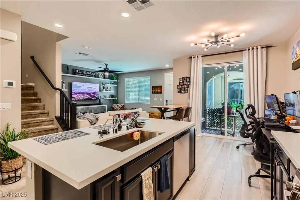 25 Barbara, Las Vegas, NV 89183